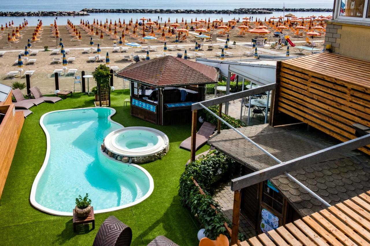 Hotel Estate Rimini Kültér fotó